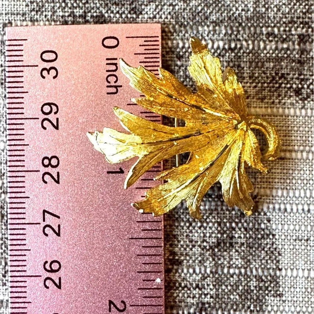Vintage Mid-Century Gold-Tone Maple Leaf Brooch Pin Textured Detailing Unsigned - Picture 5 of 10